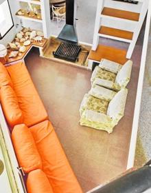 Imagen secundaria 2 - Aspecto exterior e interior de la casa familiar diseñada por Juan Antonio Santa-Cruz Alemán, en una fotografía de archivo.