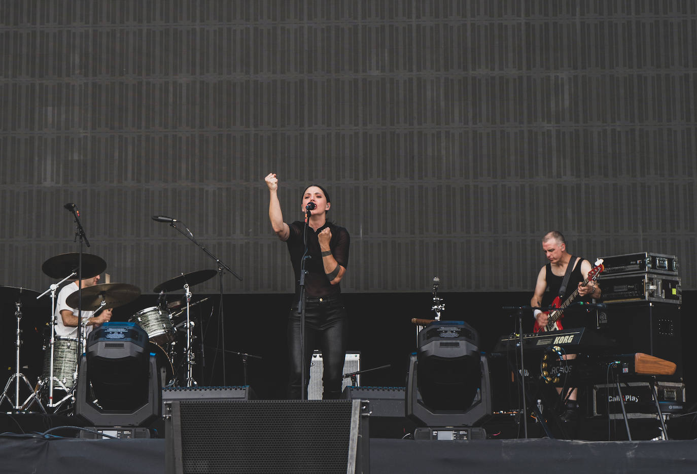 La música introspectiva de Sharon van Etten invitaba a tumbarse en el césped y vivirla de un modo alejado del cliché festivalero.