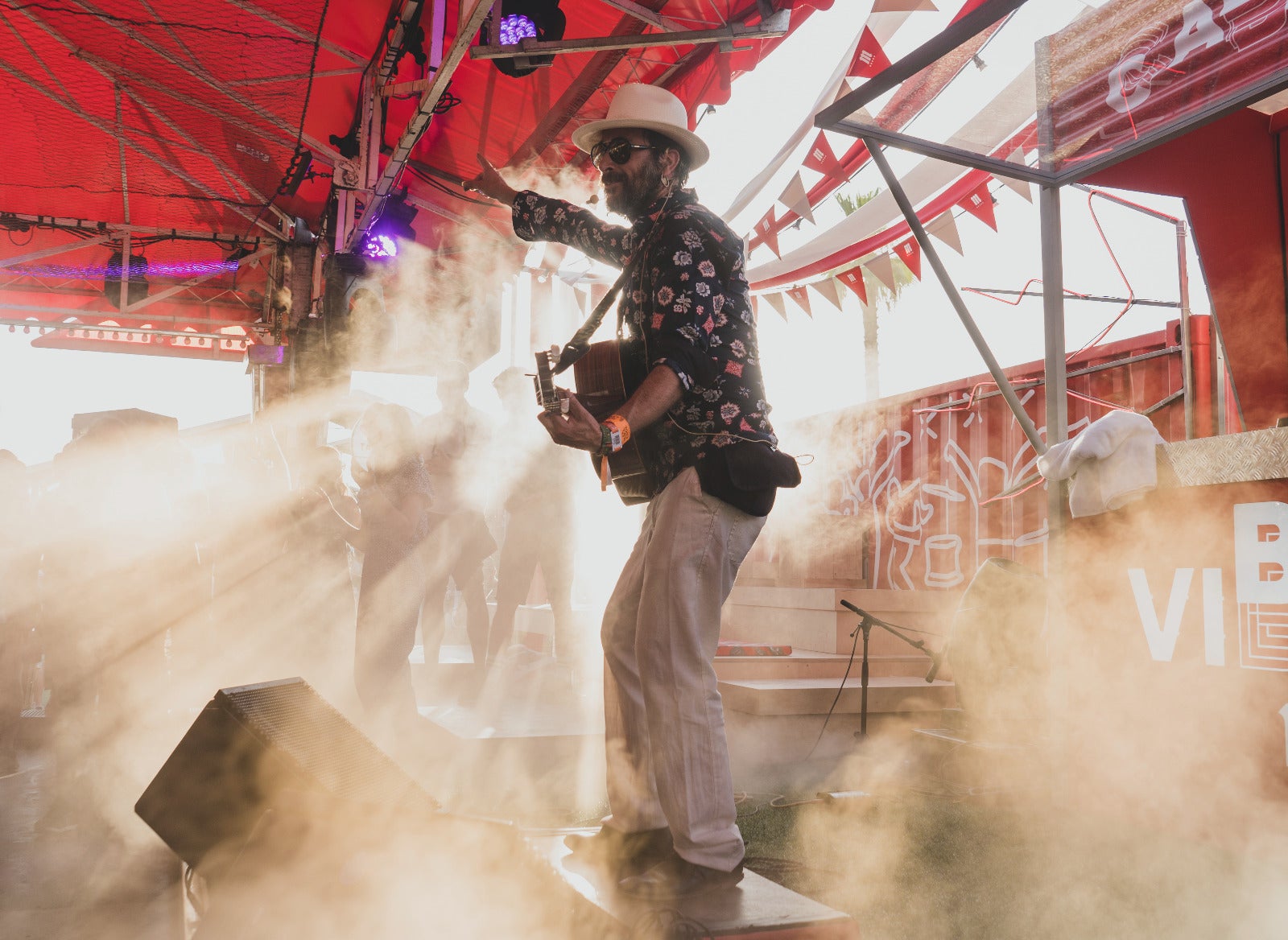 Muchachito Bombo Infierno fue uno de los artistas que actuaron por sorpresa en el escenario Vibra Mahou.