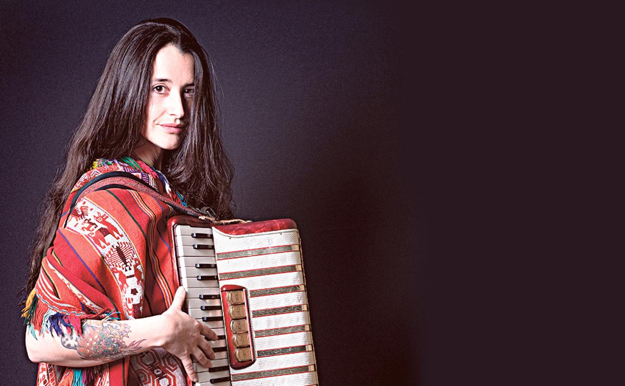 Pascuala Ilabaca: No podía faltar el folclore