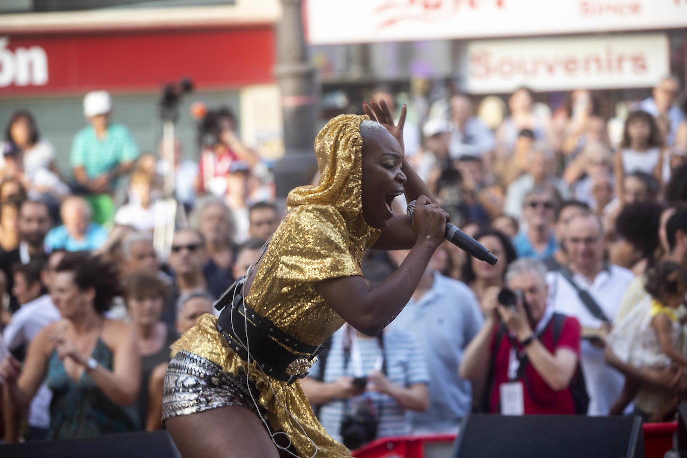 El festival cartagenero inaugura su 25 edición con la voz raspada de Elza Soares y el pop y la electrónica de Pongo