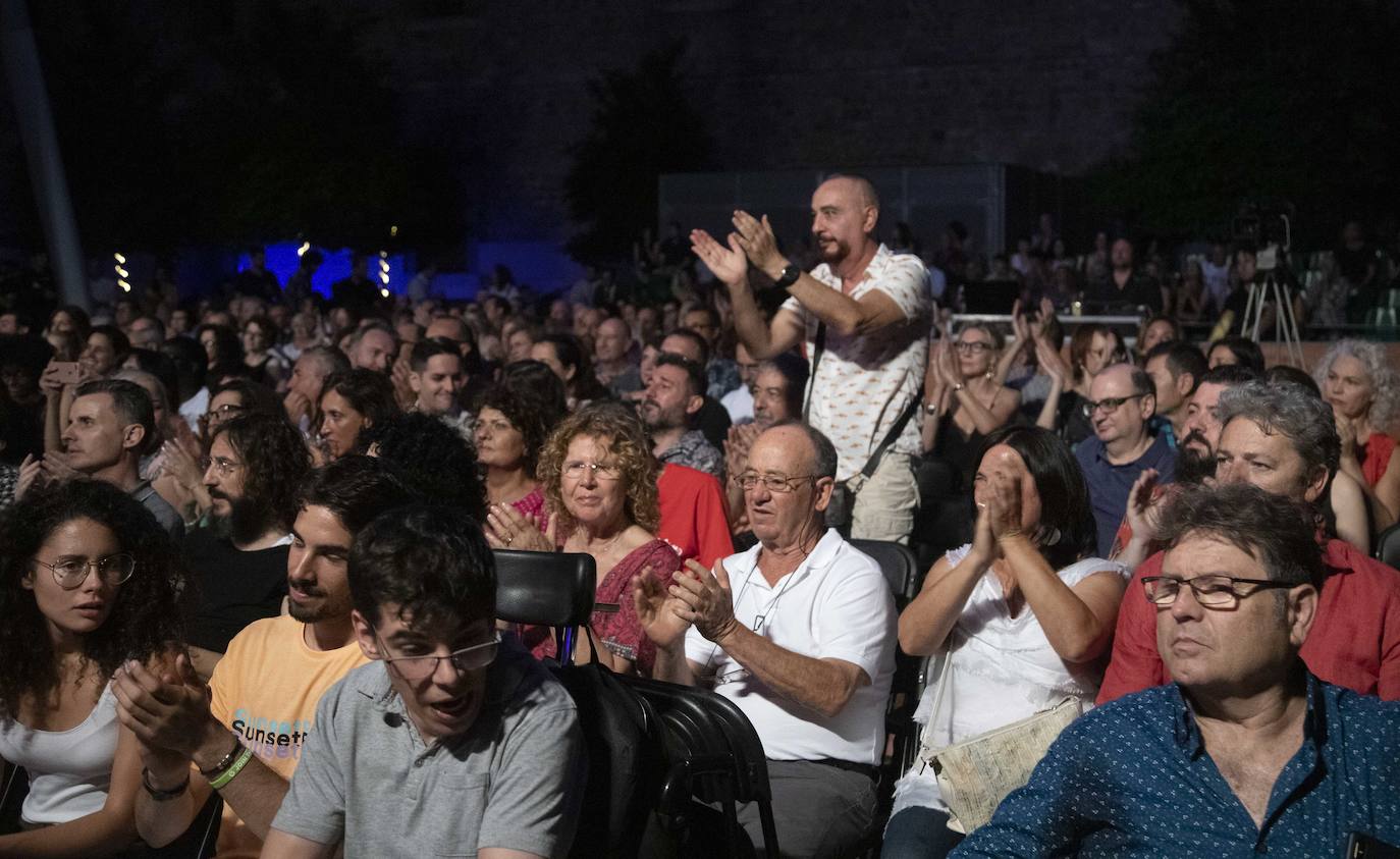 El festival cartagenero inaugura su 25 edición con la voz raspada de Elza Soares y el pop y la electrónica de Pongo