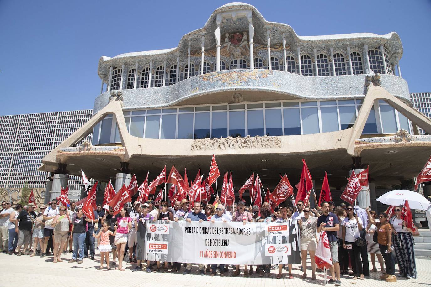 CC OO y UGT trasladaron sus reivindicaciones a los grupos parlamentarios