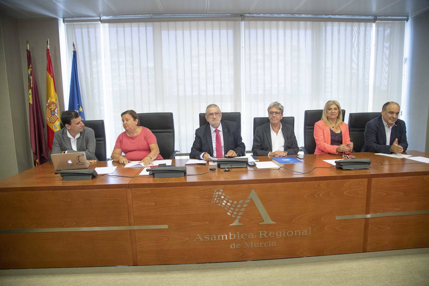 Se cumplirá con los que fija el Reglamento de la Cámara, según apuntó tras la Junta de Portavoces el presidente de la Asamblea Regional, Alberto Castillo, aunque sí que hay algunos grupos que han expresado su voluntad en reducir su discurso,