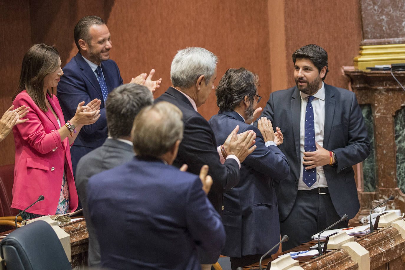 El candidato del PP elogia las aportaciones a Vox al programa de gobierno y pide la confianza de la Asamblea para ser elegido el viernes