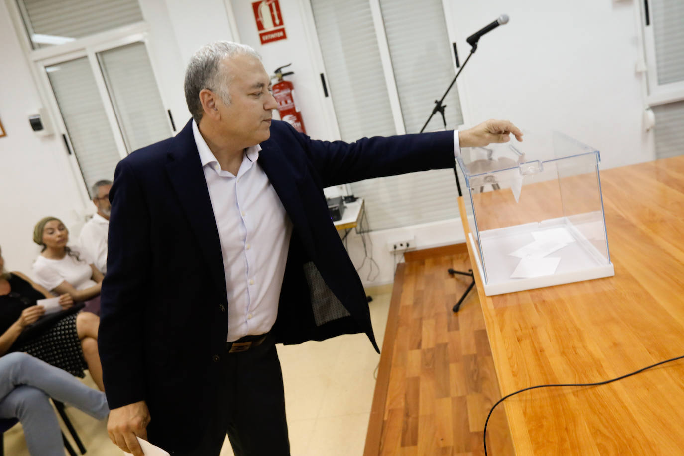 Francisco Fenoll se mantiene como pedáneo desde 2000. Los populares lograron cinco representantes y el PSOE, cuatro.