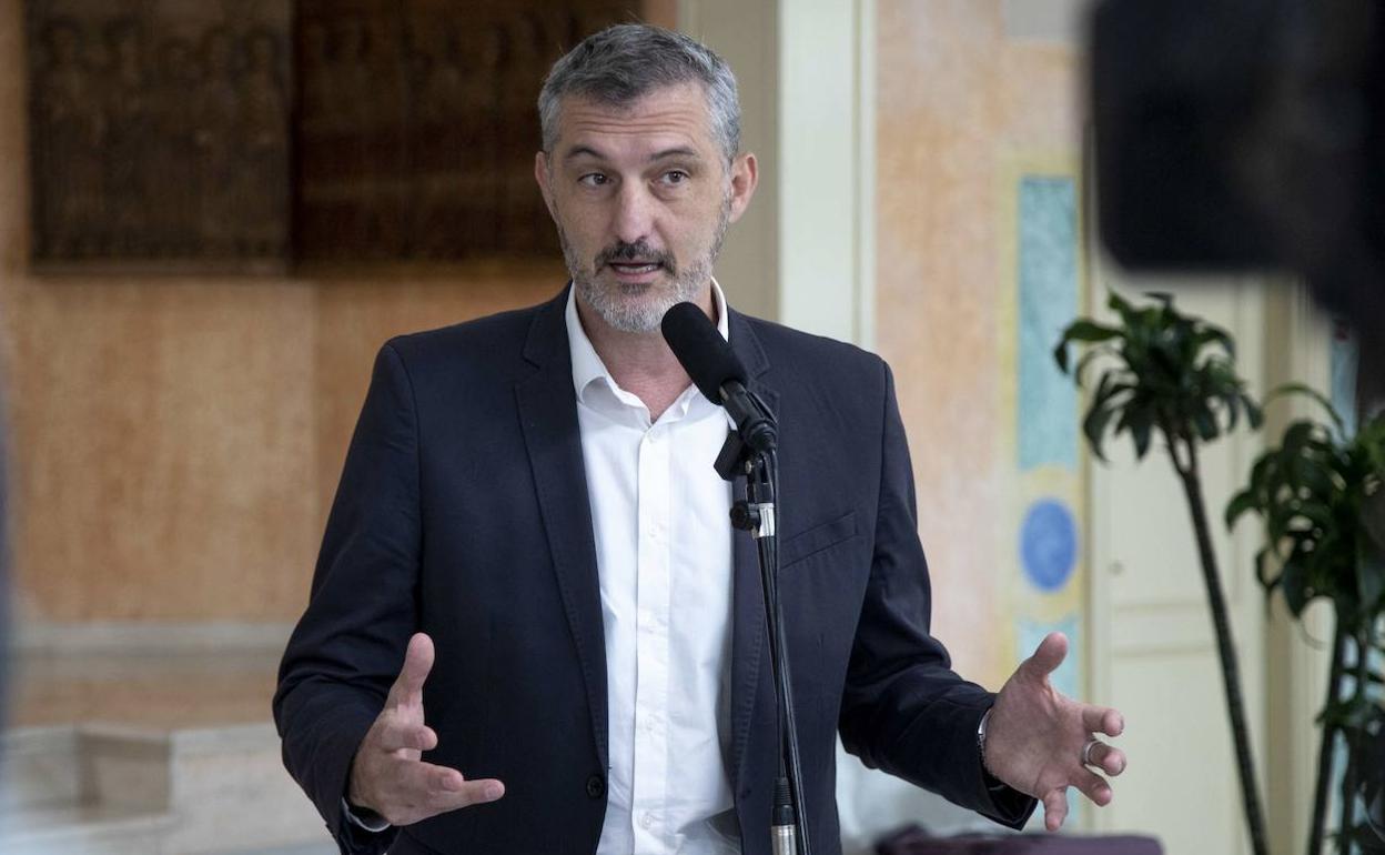 Óscar Urralburu, diputado de Podemos en la Región de Murcia, en una fotografía de archivo.