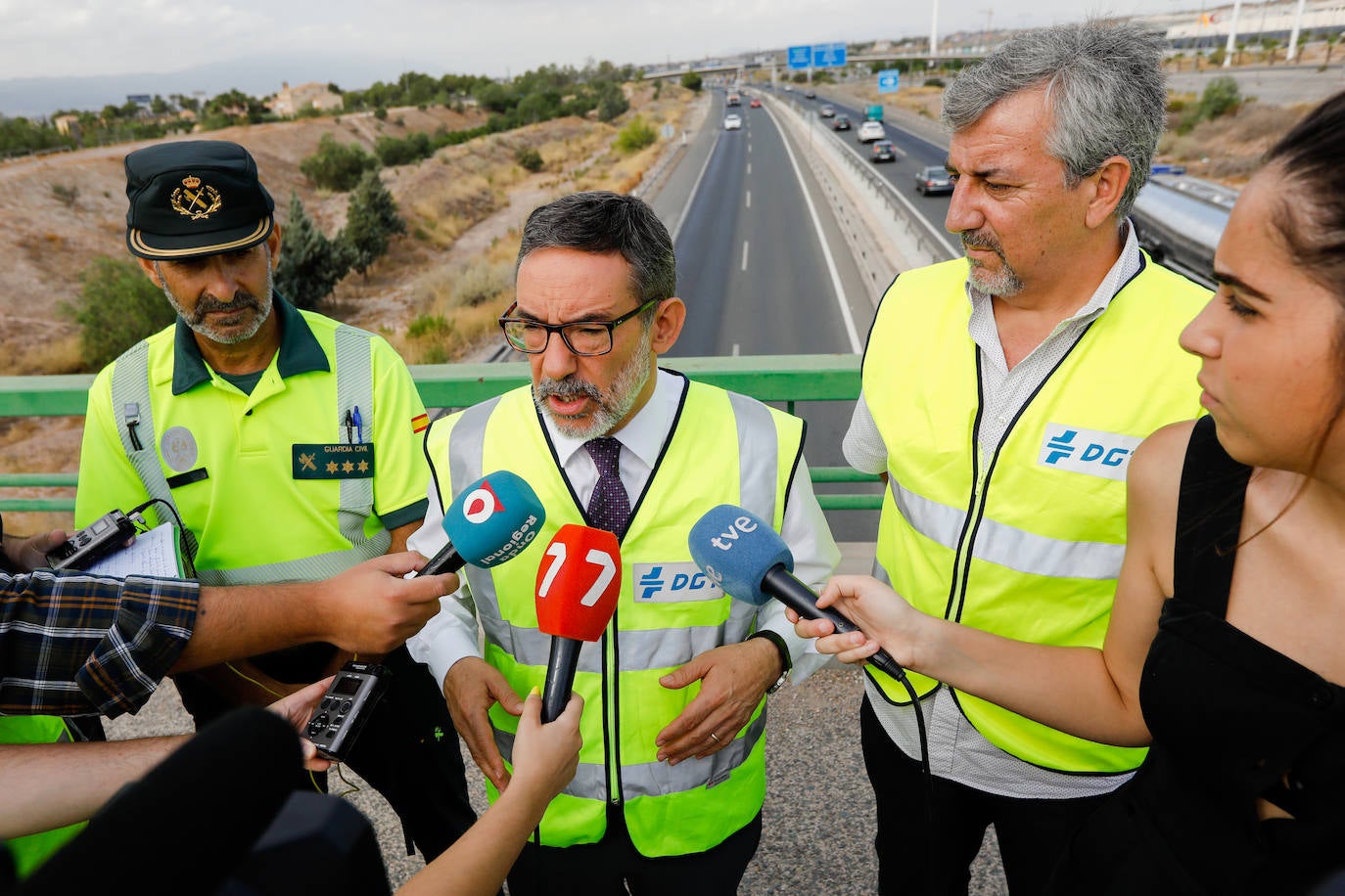La DGT refuerza la vigilancia con hasta 440 guardias civiles y policías locales por los 210.000 viajes previstos para las próximas horas en Murcia 