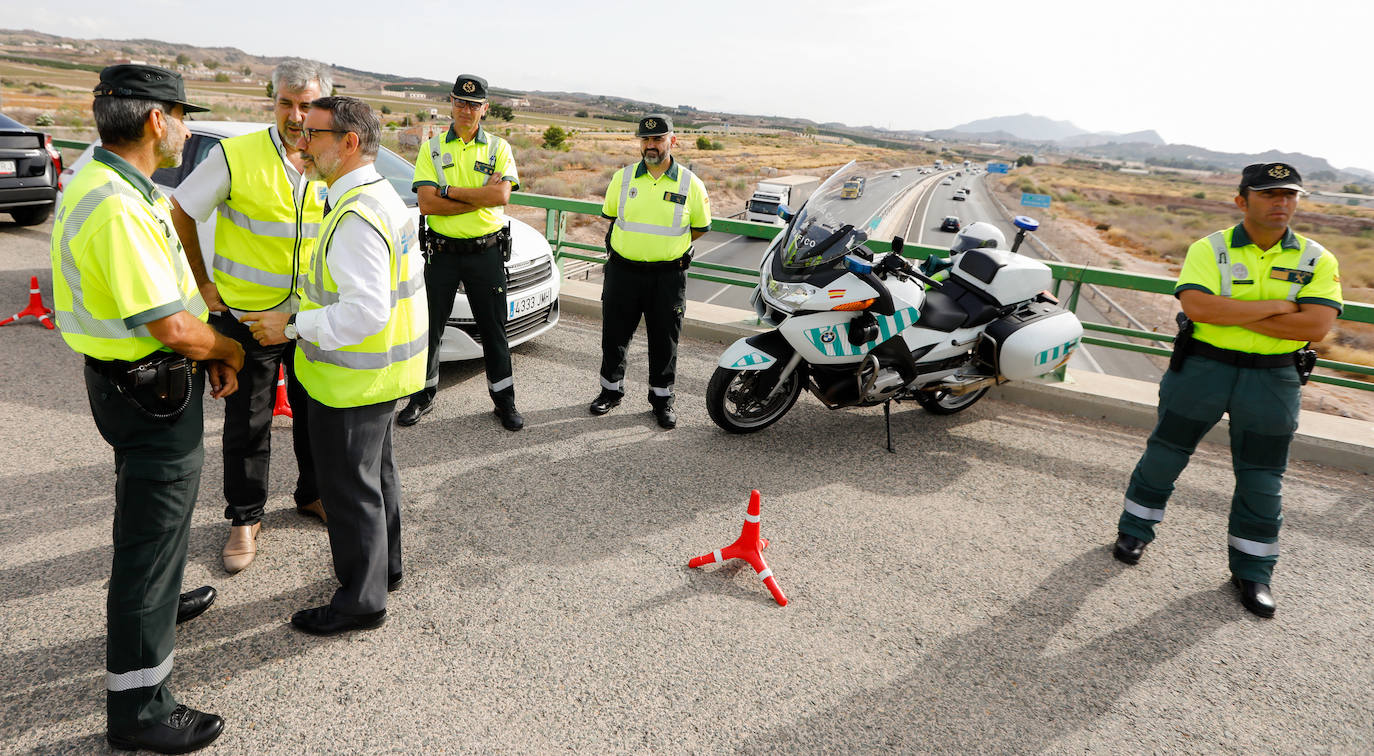 La DGT refuerza la vigilancia con hasta 440 guardias civiles y policías locales por los 210.000 viajes previstos para las próximas horas en Murcia 