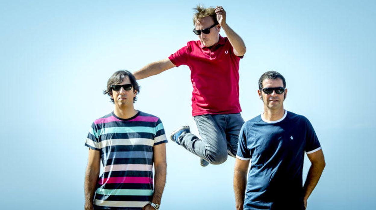 Airbag, trío de música rock de Estepona (Málaga) formado en 1998.