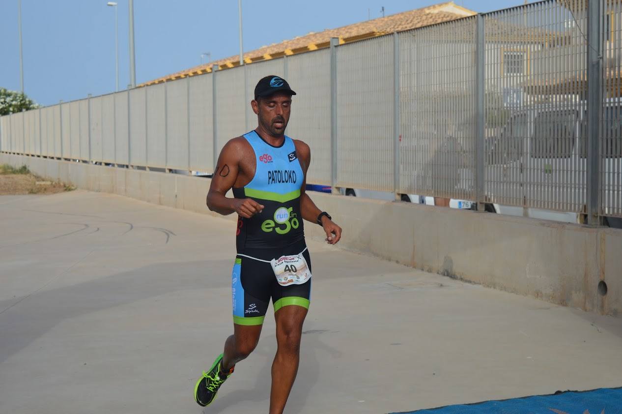 El corredor del C.A. Mandarache Cartagena completa los 5 kilómetros en 19:08 minutos, por los 22:54 de la atleta del Grupo Alcaraz