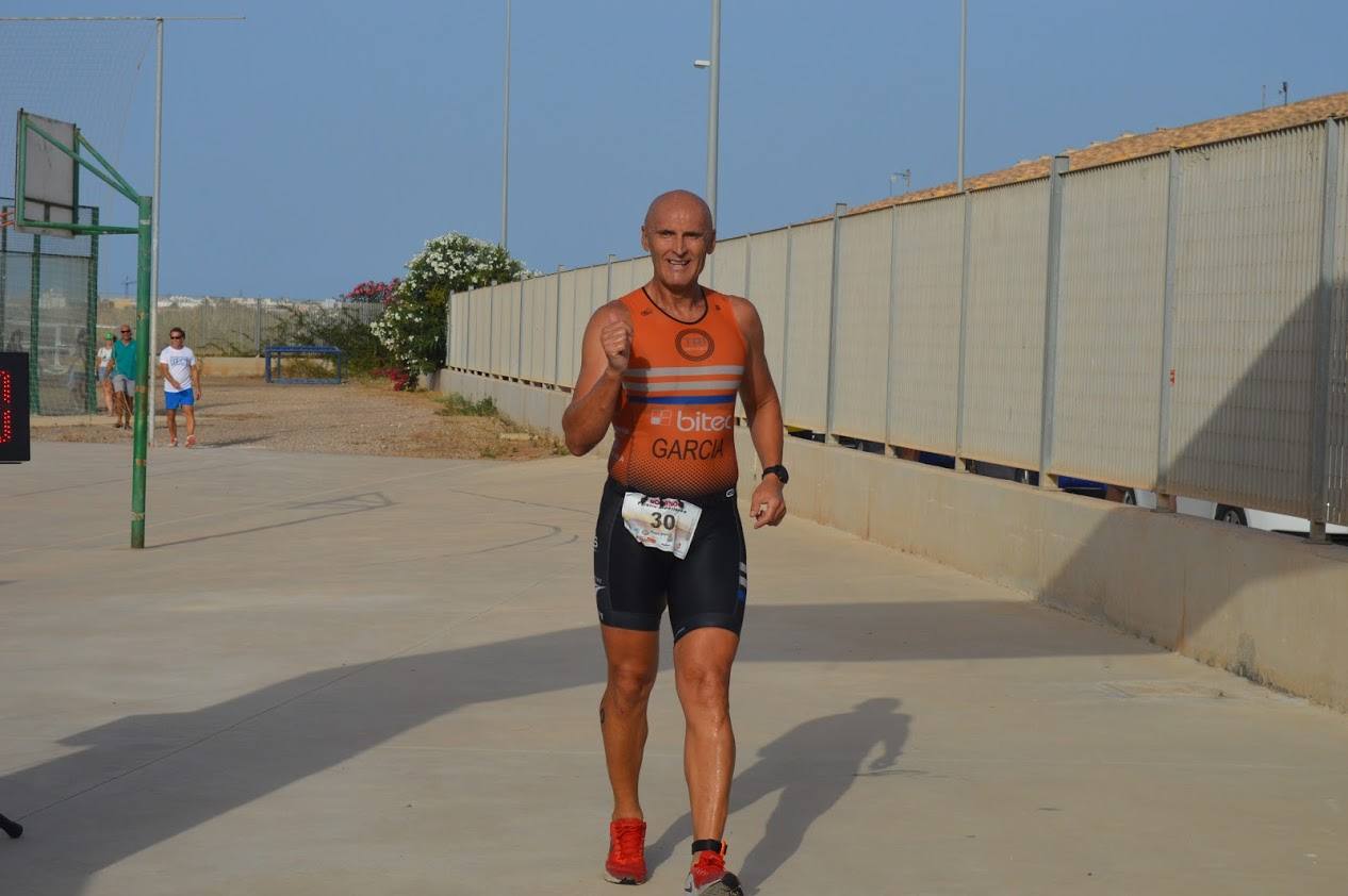 El corredor del C.A. Mandarache Cartagena completa los 5 kilómetros en 19:08 minutos, por los 22:54 de la atleta del Grupo Alcaraz