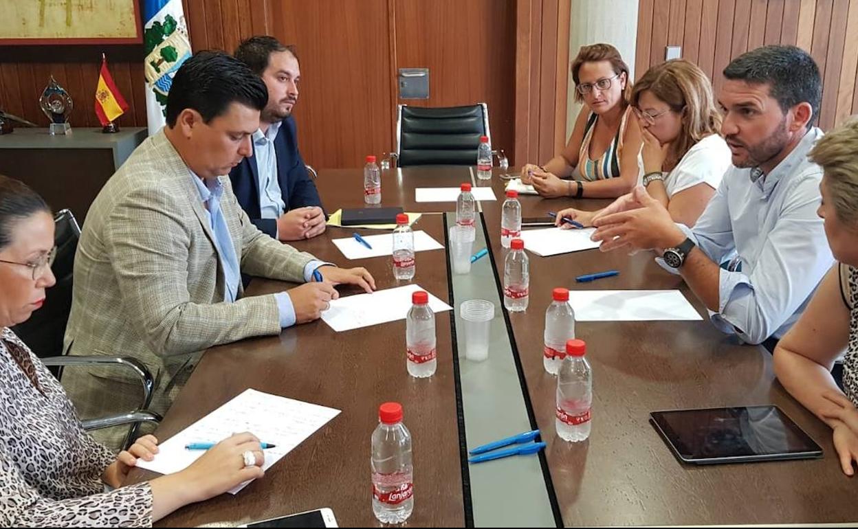 Luengo mantiene un encuentro de trabajo con los alcaldes de los municipios del Mar Menor, este martes.