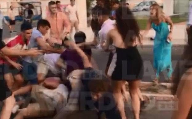 Multitudinaria pelea, este domingo, a la salida de una discoteca en Campoamor.