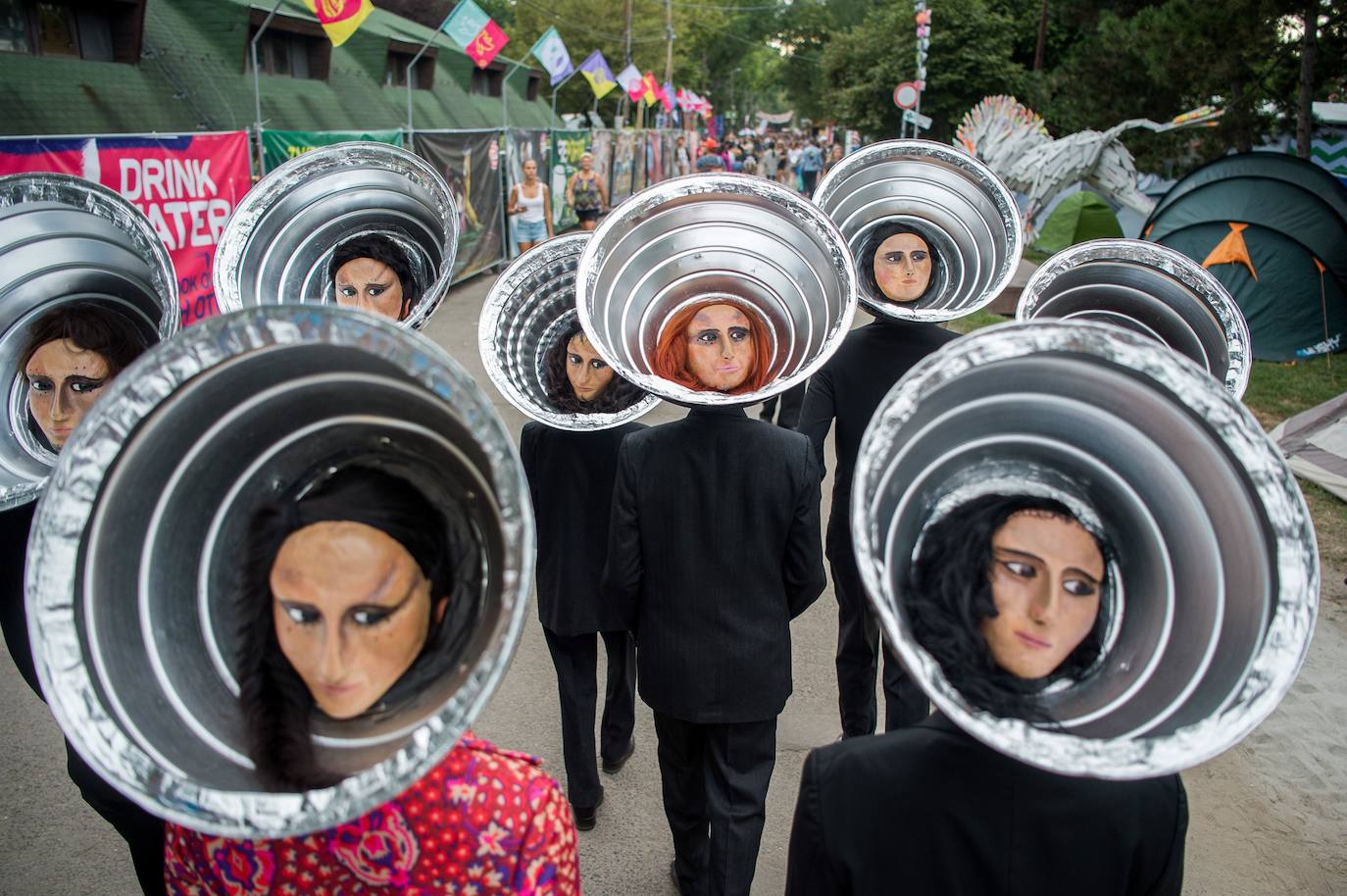 Música, arte y diversión se mezclan en la 27 edición del Sziget Festival, en Budapest (Hungría). El Sziget Festival, que cuenta en su cartel con artistas de la talla de Ed Sheeran y Foo Fighters, se celebra del 7 al 13 de agosto.