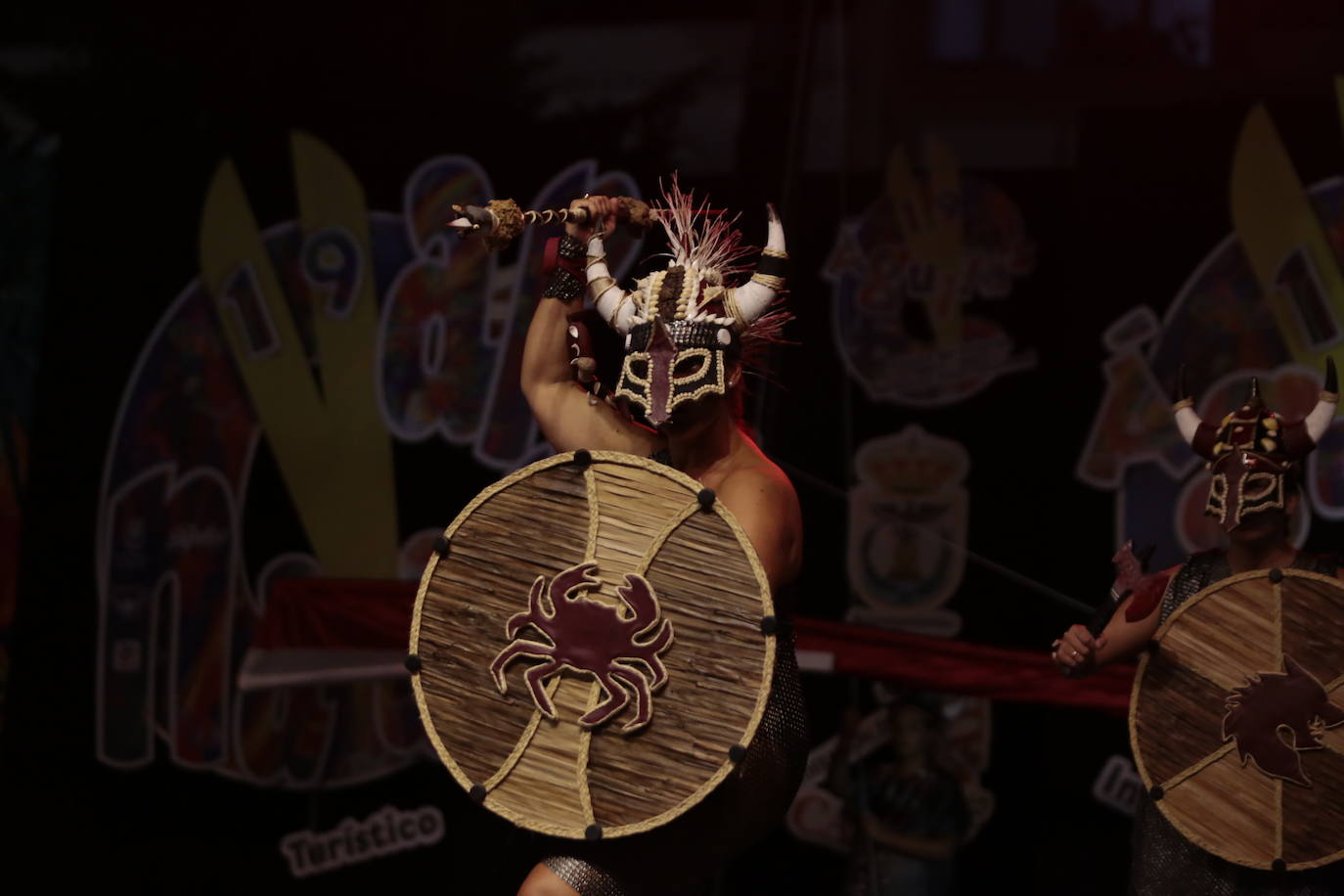 La plaza Antonio Cortijos de Águilas acogió anoche la Gran Gala de Elección de los Personajes del Carnaval 2020, un evento en el que los candidatos se dejaron al piel sobre el escenario para convencer al jurado. Los actos de esta fiesta continúan hoy, a partir de las 21.30 horas, con una muestra del Carnaval por el paseo Parra.