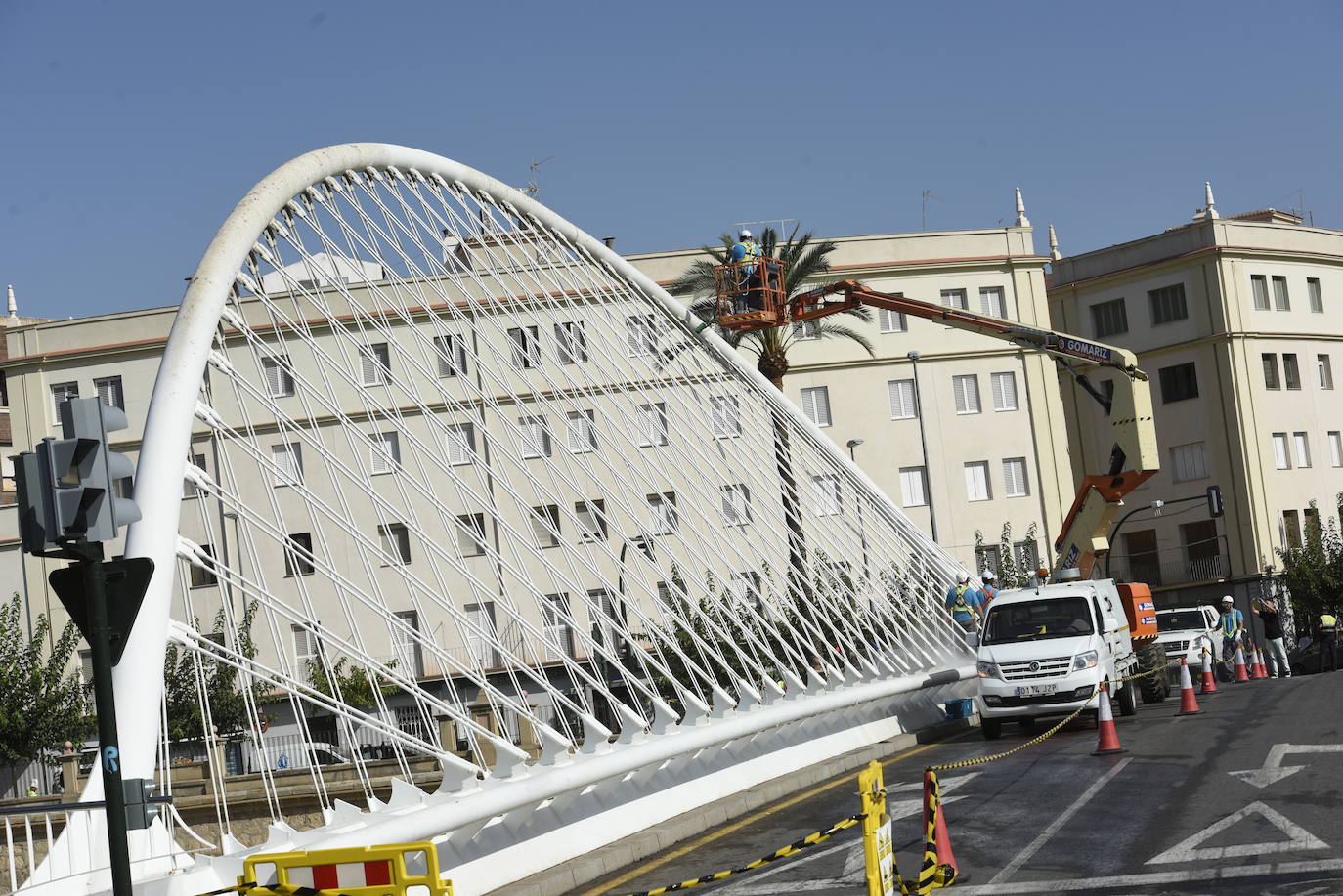 Las obras de esta infraestructura y de otras seis que cruzan el Segura, como el Puente de la Fica y Jorge Manrique, se llevan a cabo en verano para minimizar las molestias