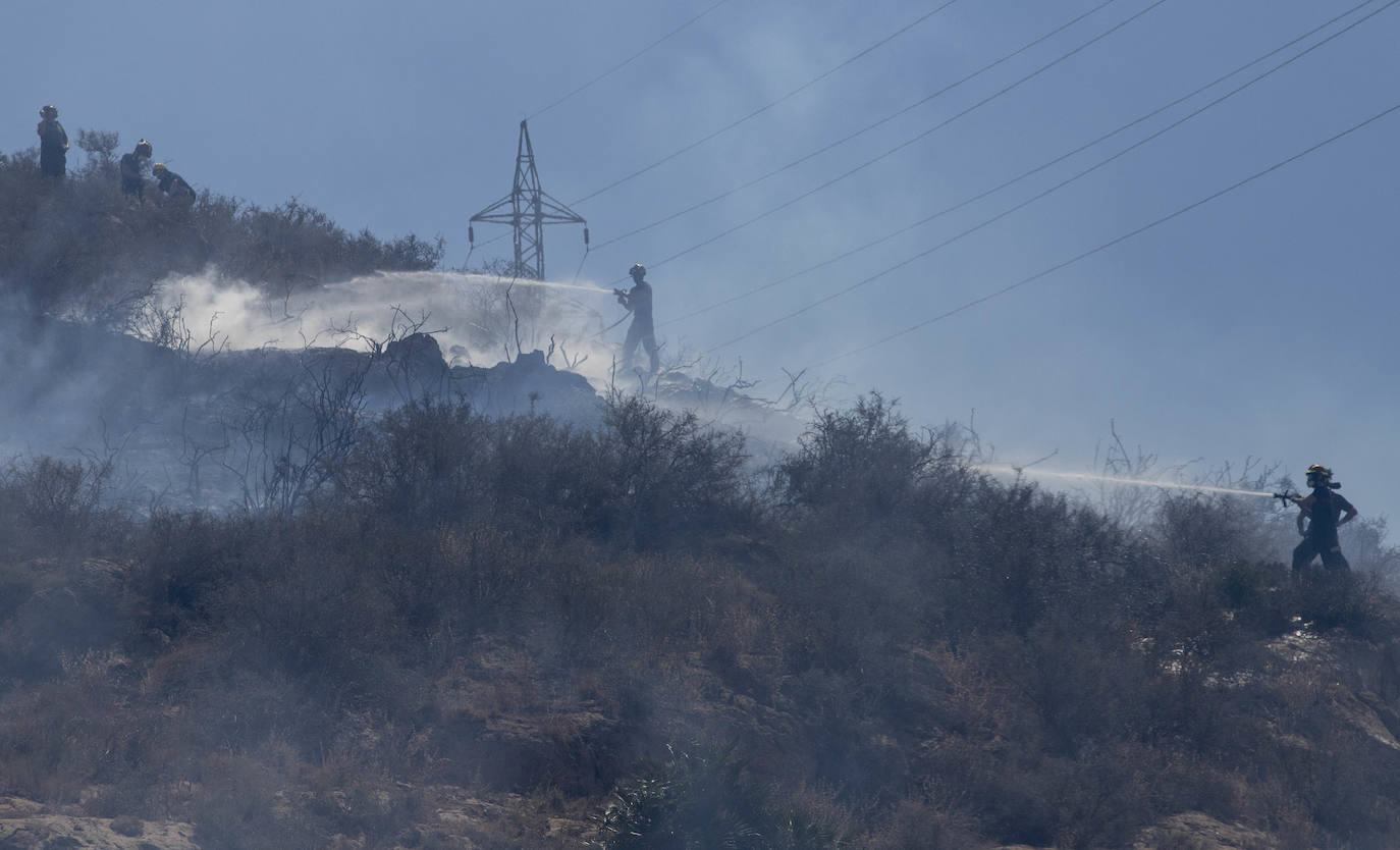 El Centro de Coordinación de Emergencias 112 tuvo que movilizar un helicóptero con una brigada helitransportada para acabar con las llamas