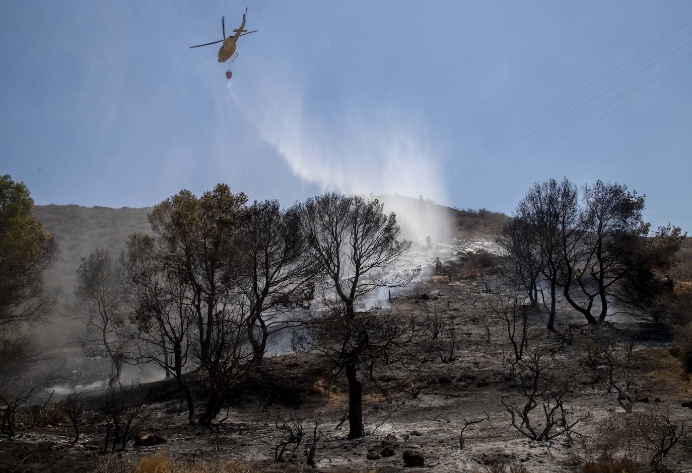 El Centro de Coordinación de Emergencias 112 tuvo que movilizar un helicóptero con una brigada helitransportada para acabar con las llamas