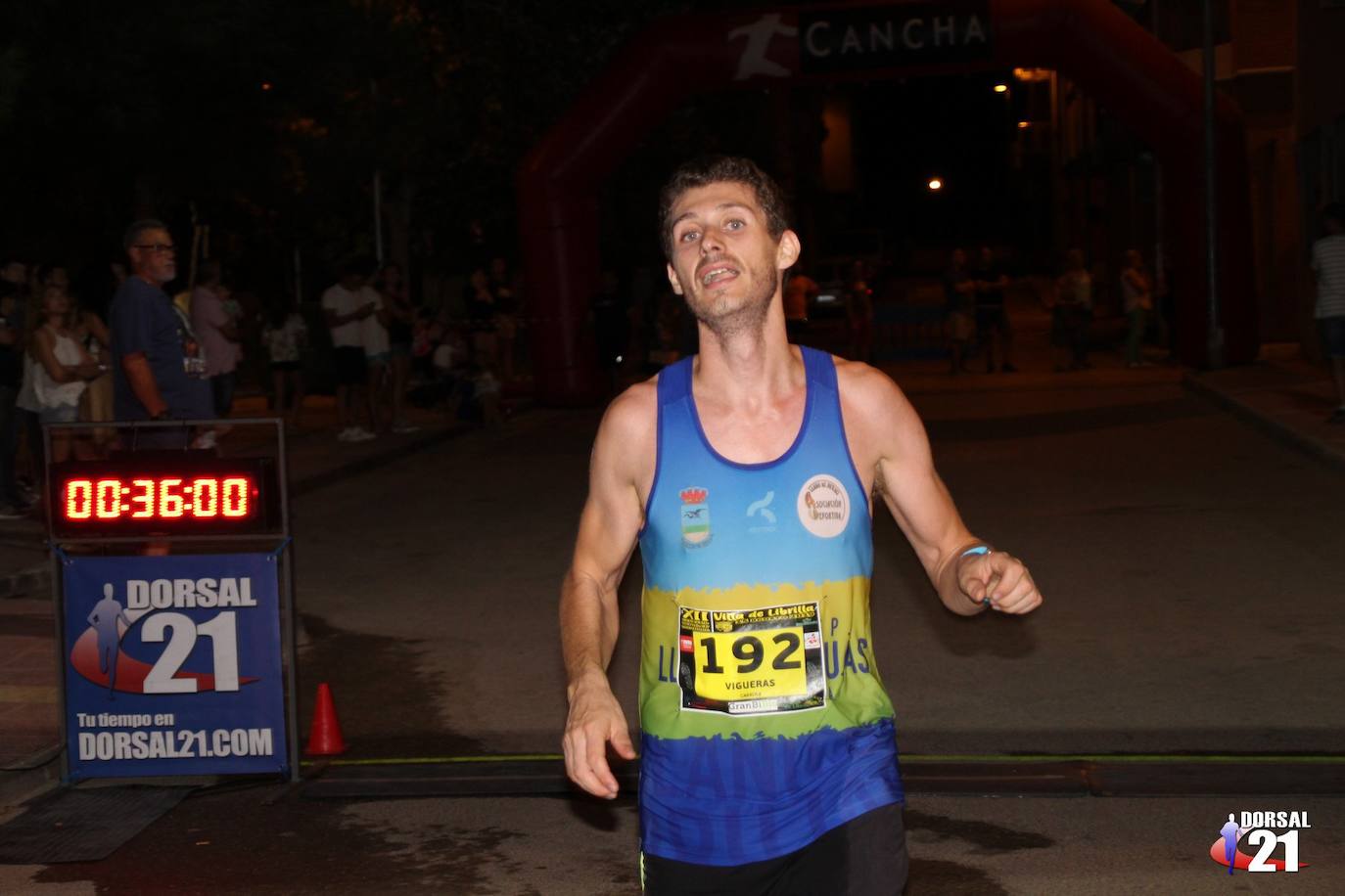 El atleta del Mobel Automenor Running Team se lleva el triunfo con un tiempo de 33:15 minutos, por los 40:45 para la corredora del C.D. Runtritón