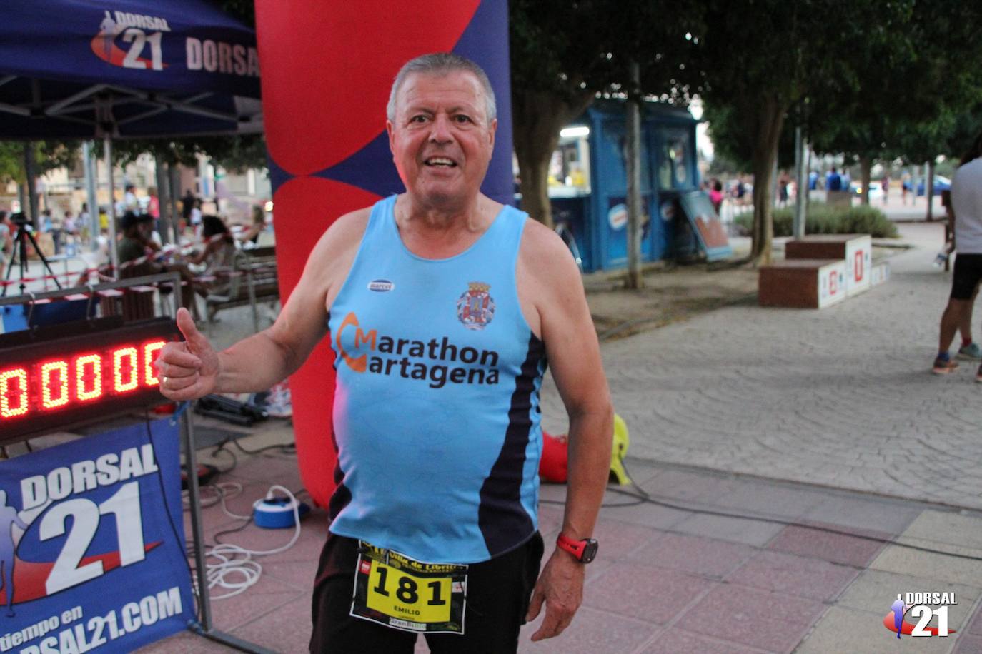 El atleta del Mobel Automenor Running Team se lleva el triunfo con un tiempo de 33:15 minutos, por los 40:45 para la corredora del C.D. Runtritón