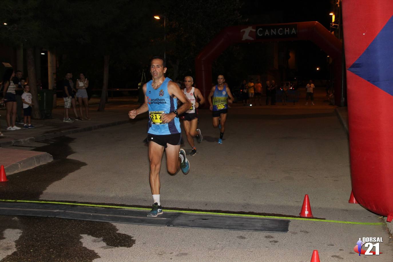 El atleta del Mobel Automenor Running Team se lleva el triunfo con un tiempo de 33:15 minutos, por los 40:45 para la corredora del C.D. Runtritón