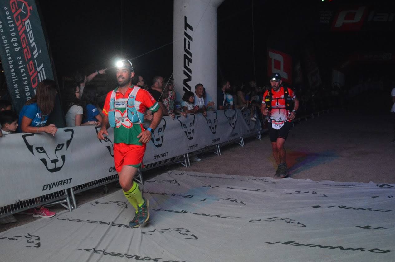 El atleta del Runtritón Cartagena completa los 17 kilómetros del recorrido en 1 hora y 24 minutos, por la marca de 1:35:04 de la vencedora femenina