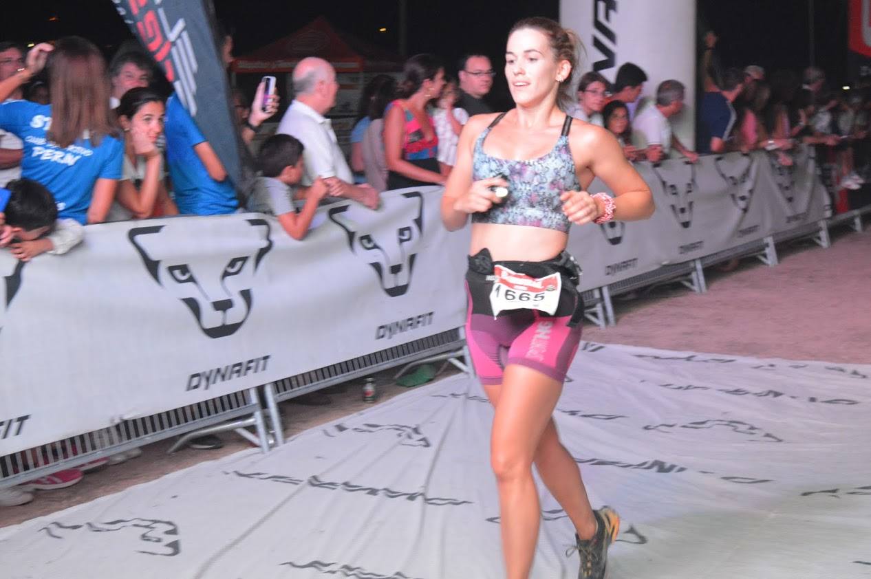 El atleta del Runtritón Cartagena completa los 17 kilómetros del recorrido en 1 hora y 24 minutos, por la marca de 1:35:04 de la vencedora femenina