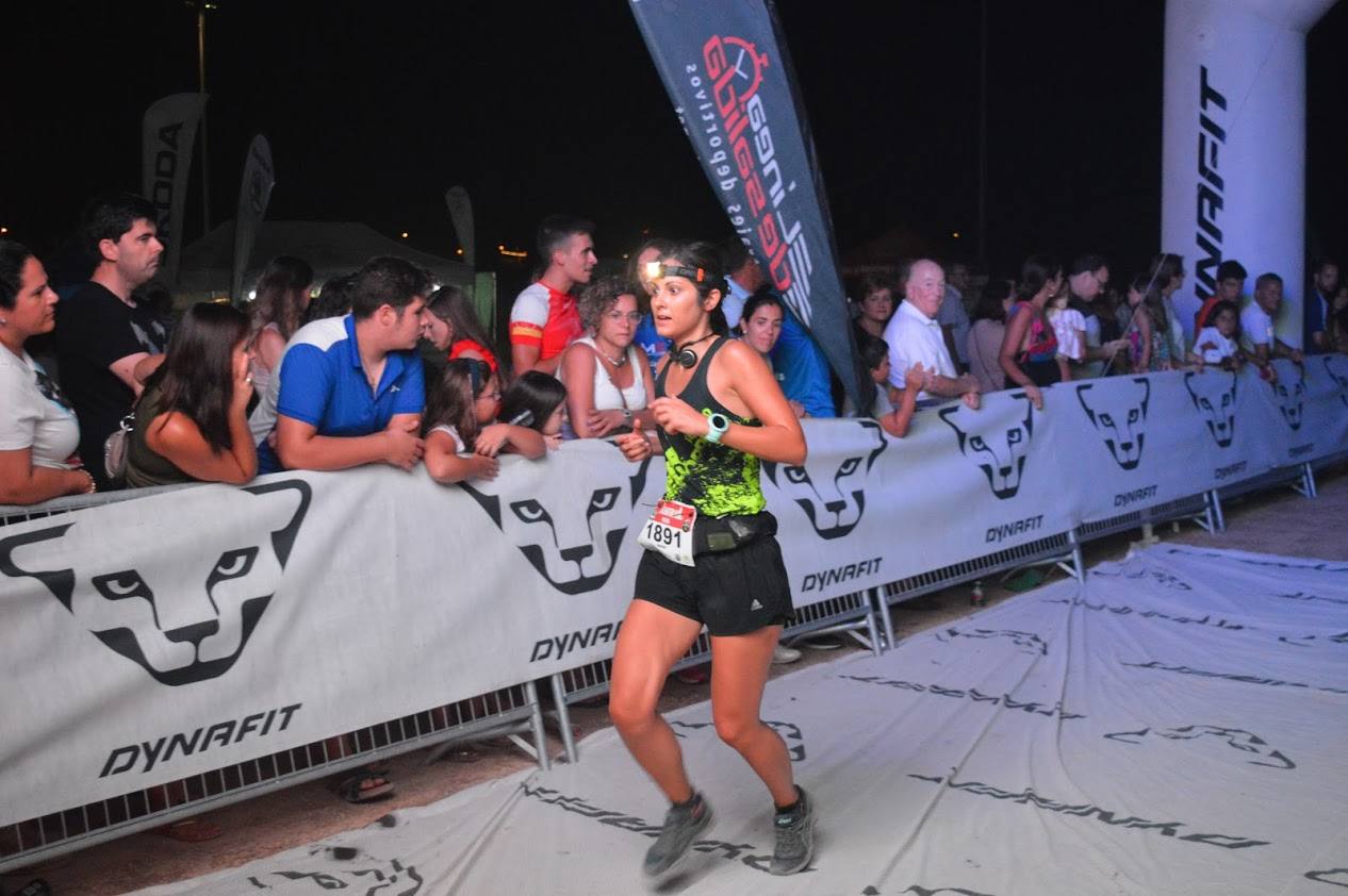 El atleta del Runtritón Cartagena completa los 17 kilómetros del recorrido en 1 hora y 24 minutos, por la marca de 1:35:04 de la vencedora femenina