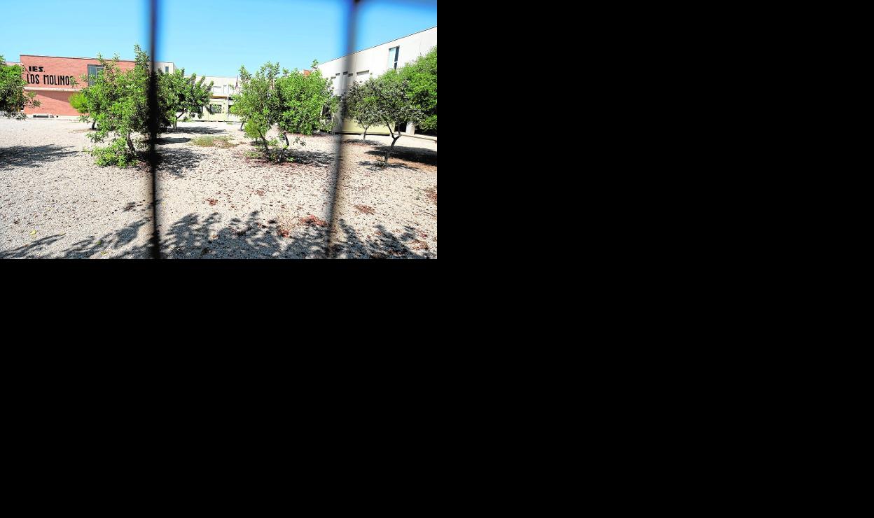Aulas prefabricadas instaladas en el patio del instituto Los Molinos, situado en Barrio Peral. 