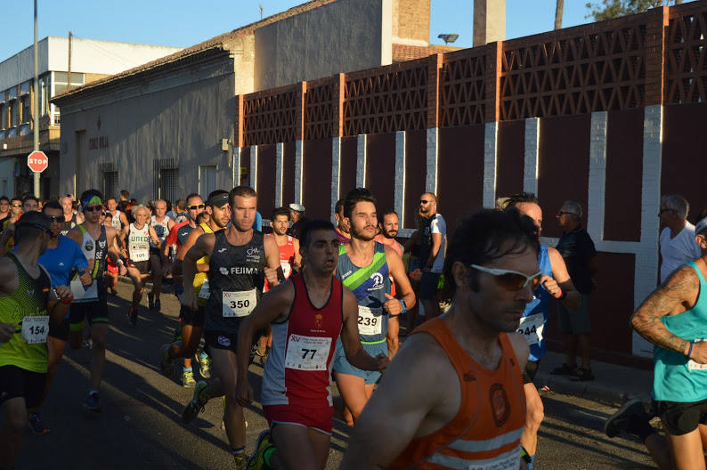 El atleta del Alumbres Sport gana con un tiempo de 31:23 minutos en los 8,5 kilómetros, por los 36:00 para la corredora del Mobel Automenor Running Team