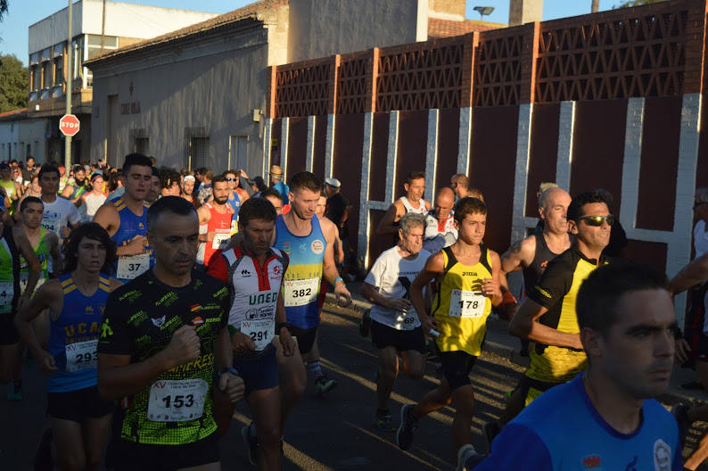 El atleta del Alumbres Sport gana con un tiempo de 31:23 minutos en los 8,5 kilómetros, por los 36:00 para la corredora del Mobel Automenor Running Team