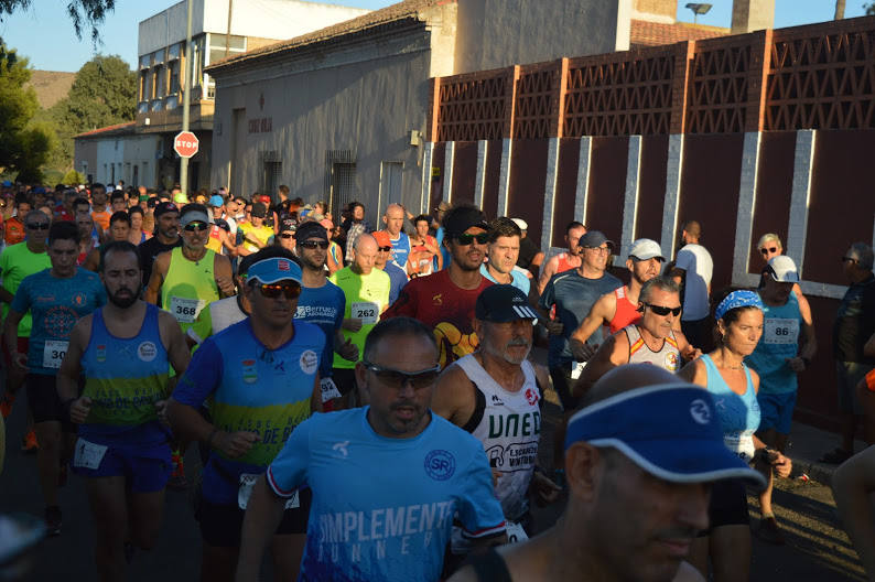 El atleta del Alumbres Sport gana con un tiempo de 31:23 minutos en los 8,5 kilómetros, por los 36:00 para la corredora del Mobel Automenor Running Team