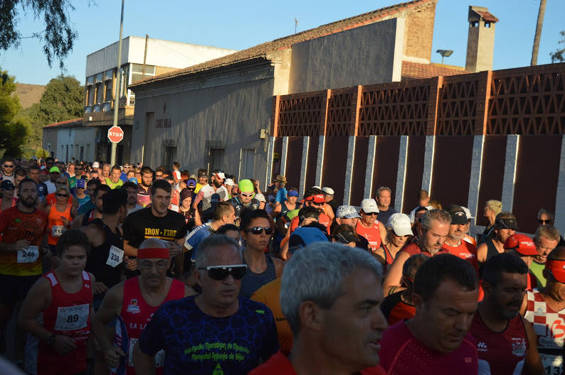 El atleta del Alumbres Sport gana con un tiempo de 31:23 minutos en los 8,5 kilómetros, por los 36:00 para la corredora del Mobel Automenor Running Team