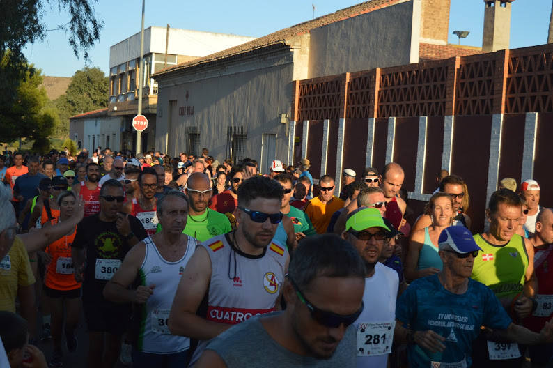 El atleta del Alumbres Sport gana con un tiempo de 31:23 minutos en los 8,5 kilómetros, por los 36:00 para la corredora del Mobel Automenor Running Team