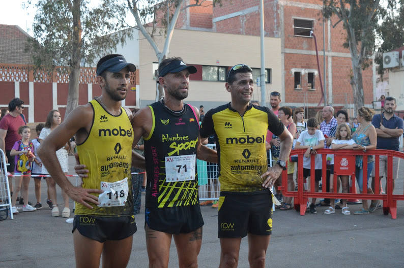 El atleta del Alumbres Sport gana con un tiempo de 31:23 minutos en los 8,5 kilómetros, por los 36:00 para la corredora del Mobel Automenor Running Team