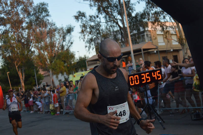 El atleta del Alumbres Sport gana con un tiempo de 31:23 minutos en los 8,5 kilómetros, por los 36:00 para la corredora del Mobel Automenor Running Team