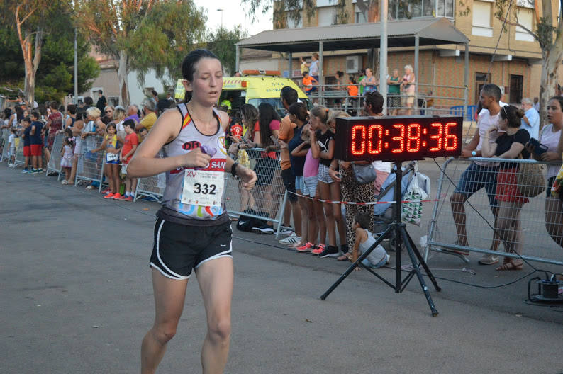 El atleta del Alumbres Sport gana con un tiempo de 31:23 minutos en los 8,5 kilómetros, por los 36:00 para la corredora del Mobel Automenor Running Team