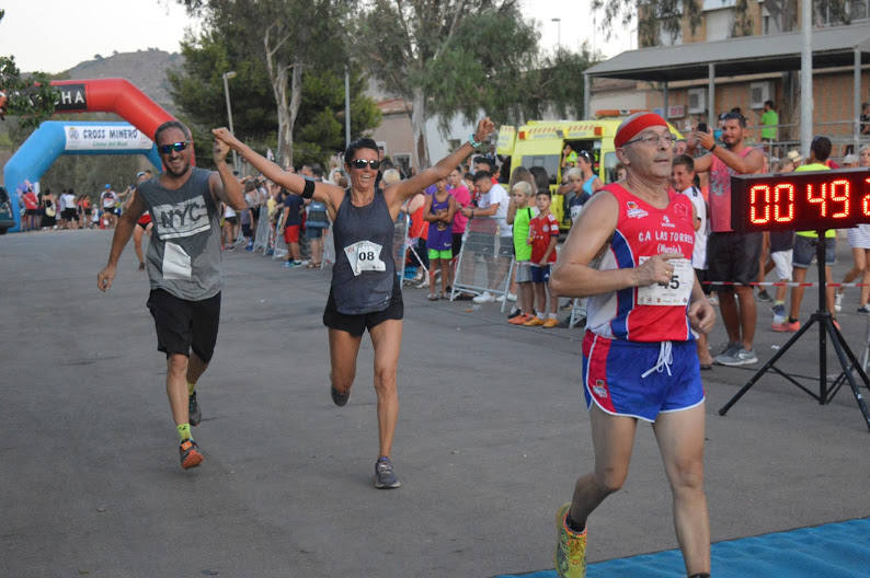 El atleta del Alumbres Sport gana con un tiempo de 31:23 minutos en los 8,5 kilómetros, por los 36:00 para la corredora del Mobel Automenor Running Team