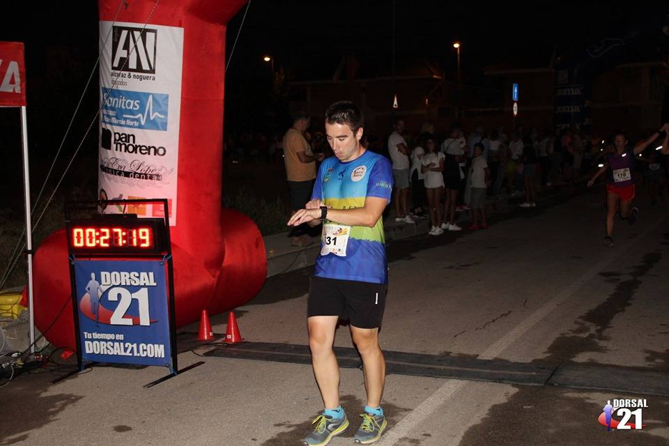 El atleta de la AD LLano de Brujas completa los cinco kilómetros en 14:59 minutos, por los 19:11 de la corredora del Bathco Running Team 