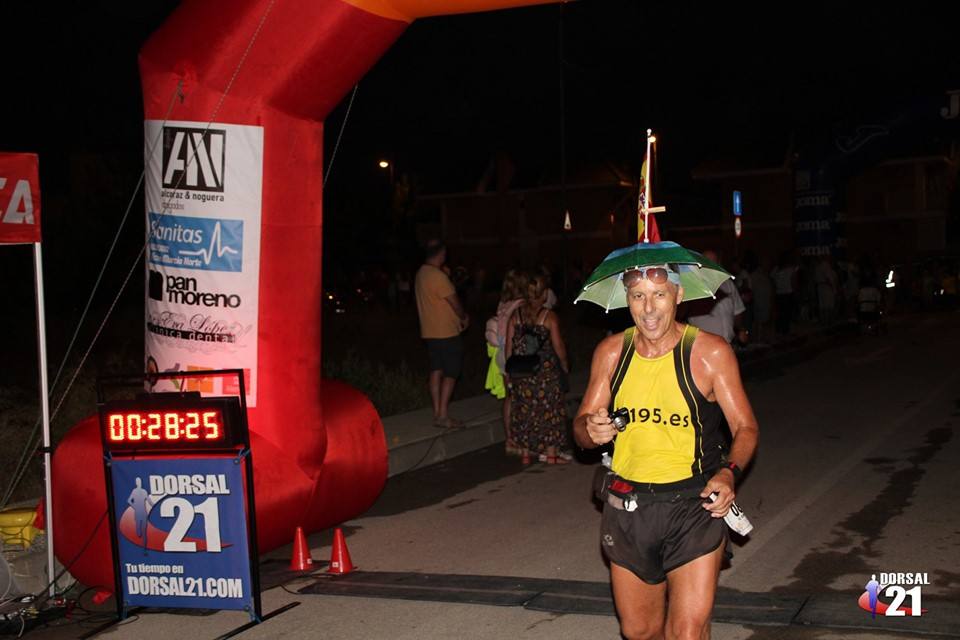 El atleta de la AD LLano de Brujas completa los cinco kilómetros en 14:59 minutos, por los 19:11 de la corredora del Bathco Running Team 