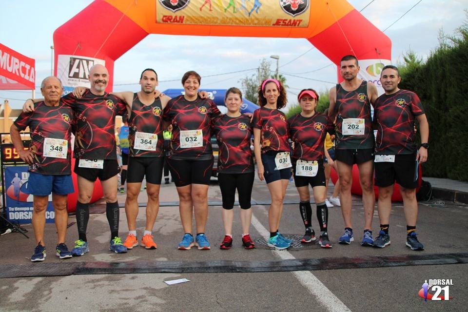 El atleta de la AD LLano de Brujas completa los cinco kilómetros en 14:59 minutos, por los 19:11 de la corredora del Bathco Running Team 