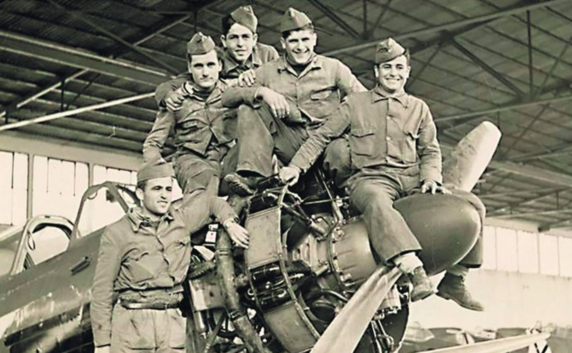 Pilotos de la Academia General del Aire (AGA) en 1958.