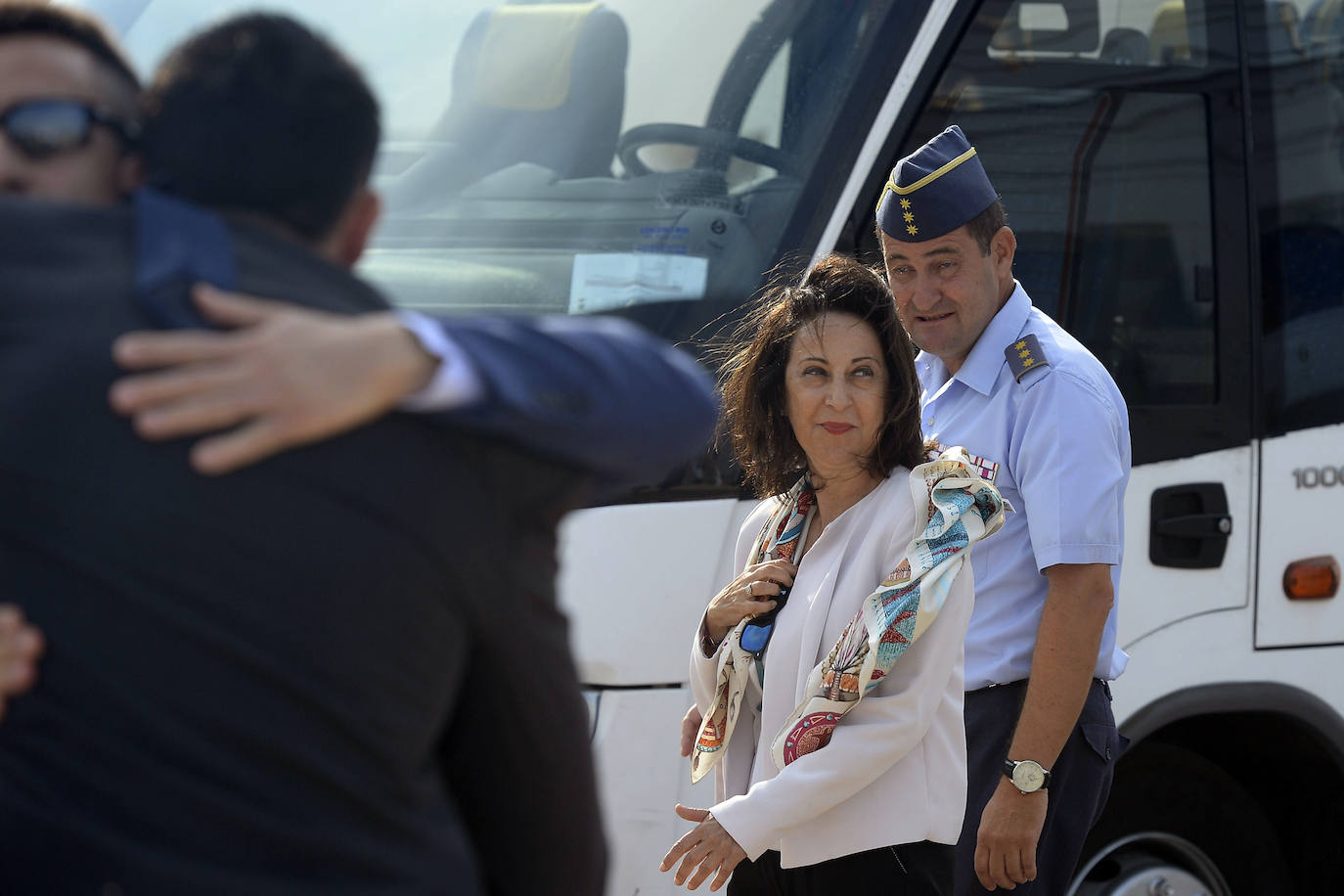 La ministra de Defensa visita la AGA en San Javier «para dar apoyo y mostrar la solidaridad del Gobierno a los compañeros y familiares» del piloto fallecido la semana pasada