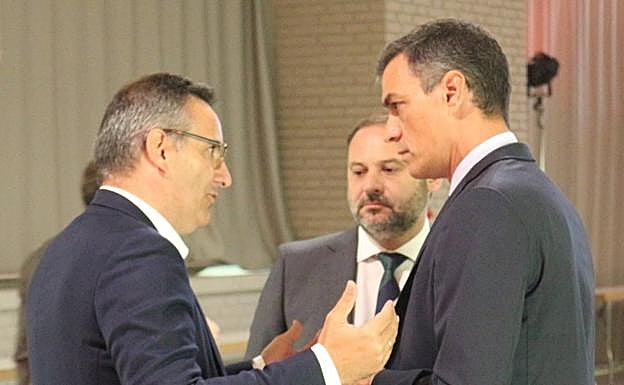 El secretario general del PSRM, Diego Conesa, acompañó a Pedro Sánchez este martes en el acto de los socialistas en la estación de Chamartín.