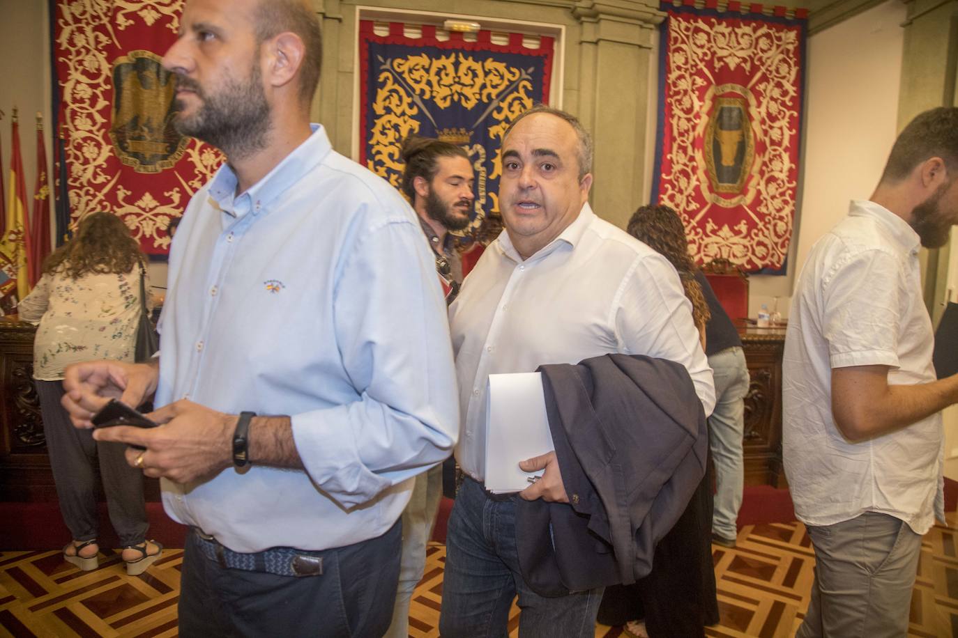 Durante el Pleno, la alcaldesa, Ana Belén Castejón, protagonizó un encontronazo dialéctico con el portavoz de MC, José López.