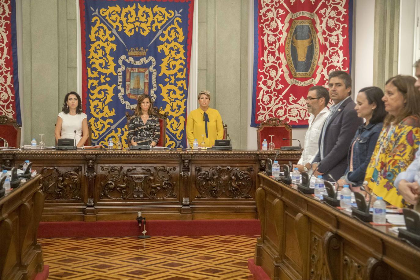 Durante el Pleno, la alcaldesa, Ana Belén Castejón, protagonizó un encontronazo dialéctico con el portavoz de MC, José López.