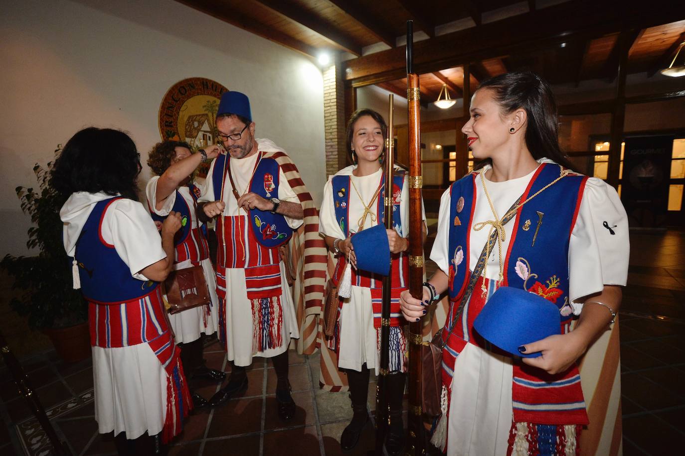El restaurante Rincón Huertano acogió el viernes por la noche la Cena Medieval, en la que brillaron con luz propia el Rey Aben Hud 2019, Agustín Belda Lario y su favorita, su hija Carmina y el Infante Alfonso 2019, Alejandro García Serón, junto a su esposa y reina, Berta García.