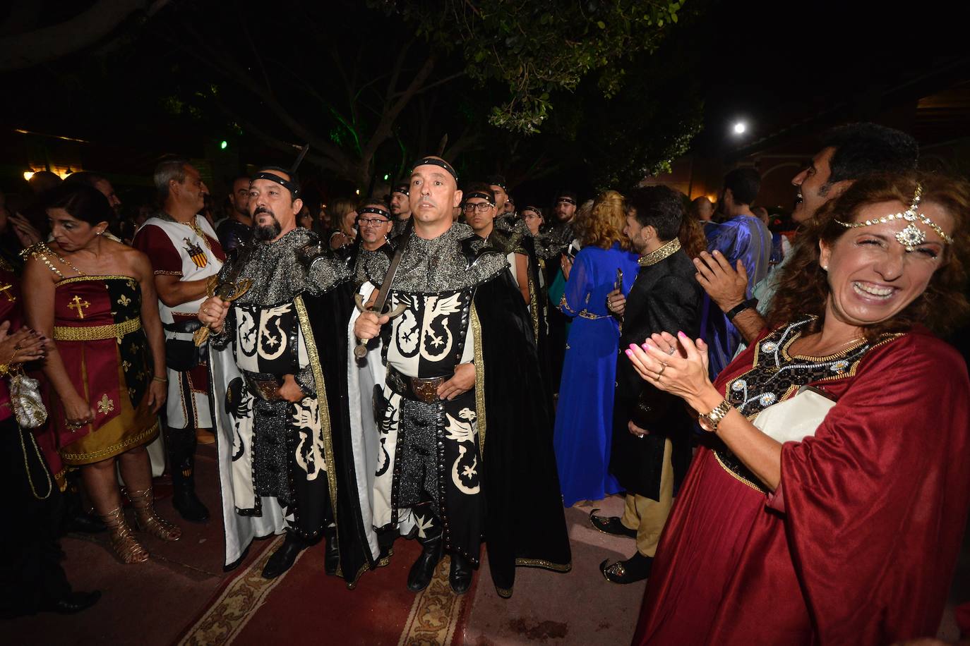 El restaurante Rincón Huertano acogió el viernes por la noche la Cena Medieval, en la que brillaron con luz propia el Rey Aben Hud 2019, Agustín Belda Lario y su favorita, su hija Carmina y el Infante Alfonso 2019, Alejandro García Serón, junto a su esposa y reina, Berta García.