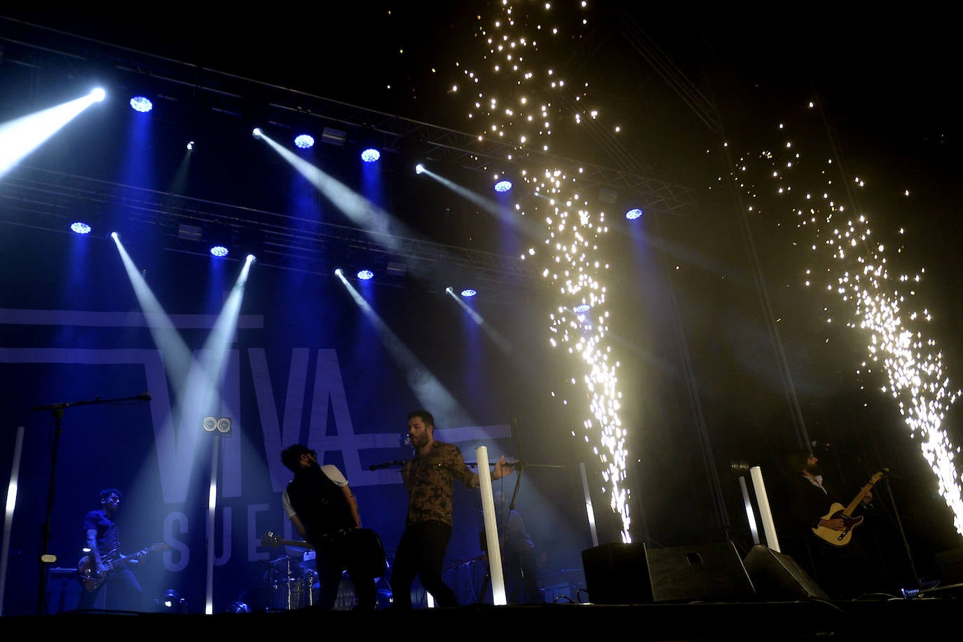 El festival B-Side celebra su edición más ecléctica, en la que Viva Suecia firmó los mejores momentos y en la que también destacaron la puesta en escena de Fuel Fandango, el reggae electrónico de Iseo & Dodosound y el talento de Alice Wonder.